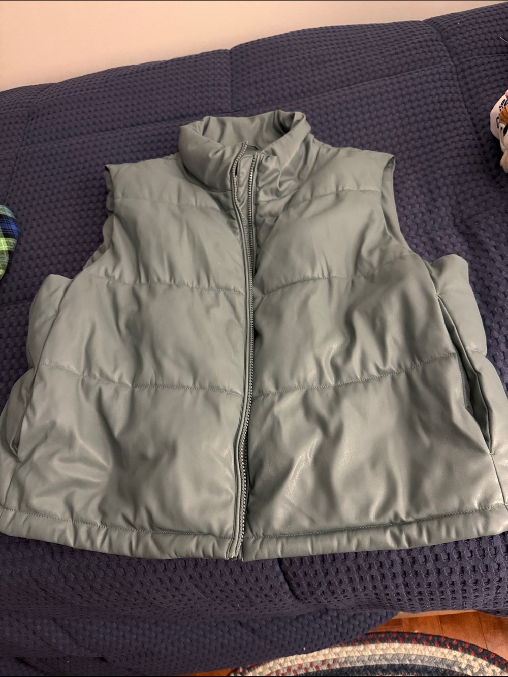 Women’s Bagatelle Puffer Vest in blue